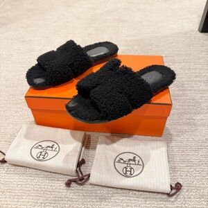 *SOLD!* Hermes Izmir Men Sandal Black (Noir) Shearling Size 44.5 EU / 11-11.5 US